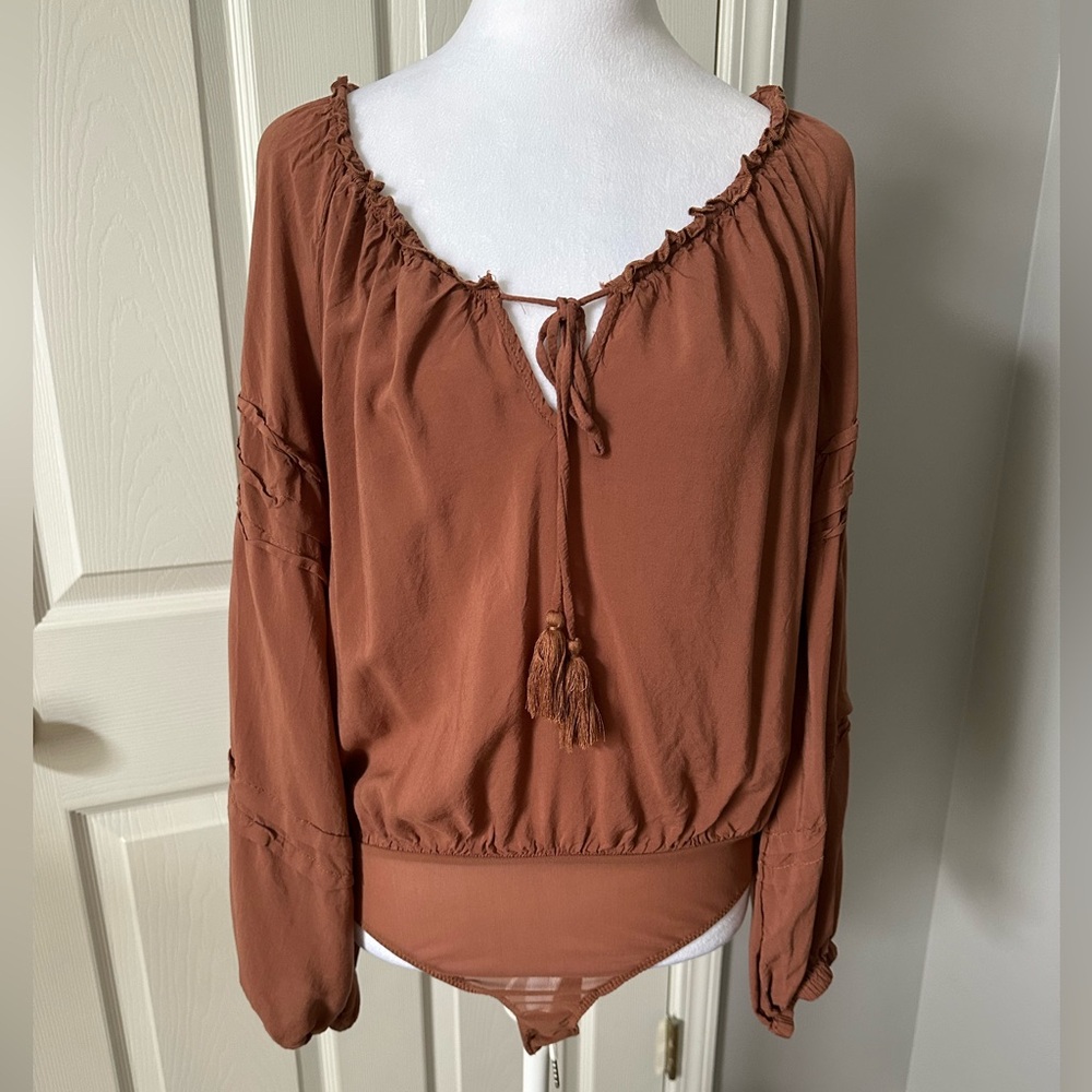 Wishlist Ruffle Tassel Tie Rust Long Sleeve Bodysuit, size Medium